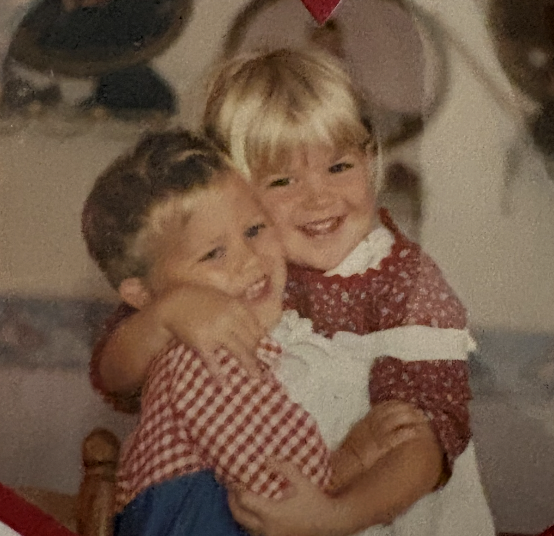 A childhood photo of Ben and Melissa together